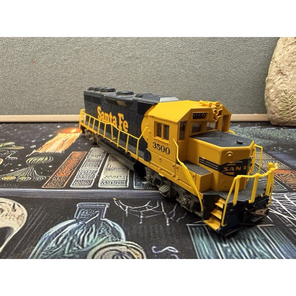 HO Scale Bachmann 63502 ATSF Santa Fe EMD GP40 Diesel #3500